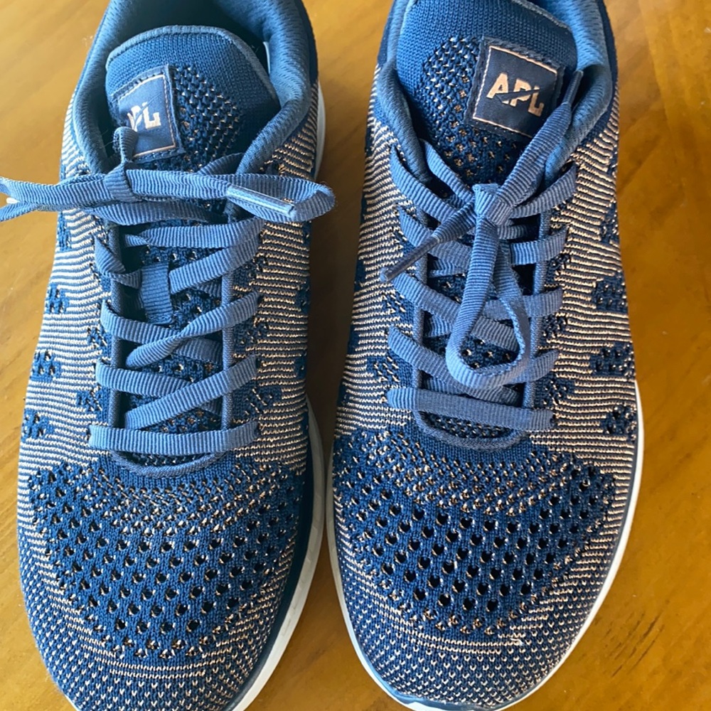 Like new APL tennis shoe